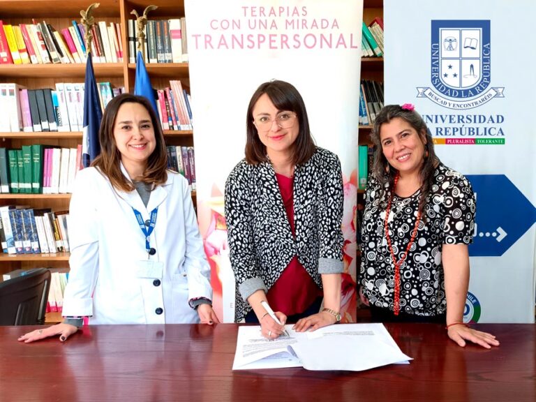 Firma de nuevo convenio en Universidad La República, Sede Rancagua